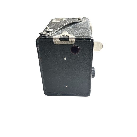 VTG Brownie Six-20 Camera Model D - Picture 4 of 12